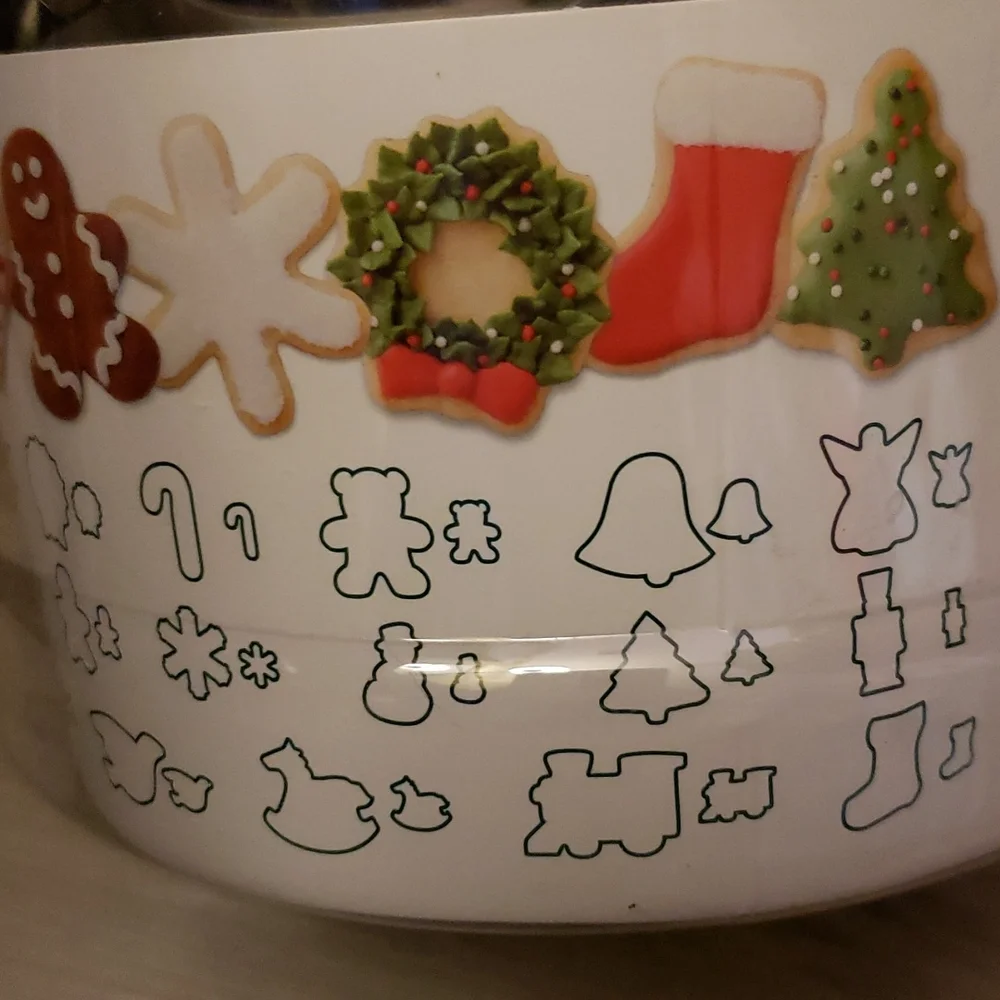 Mini metal Christmas cookie Cutters (40 count) - Picture 4 of 4
